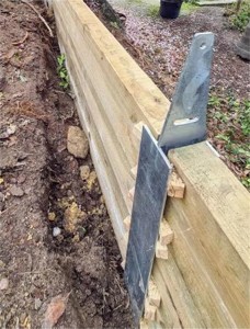 Durable Galvanized Timber Fence Bracket for Steel Retaining Walls